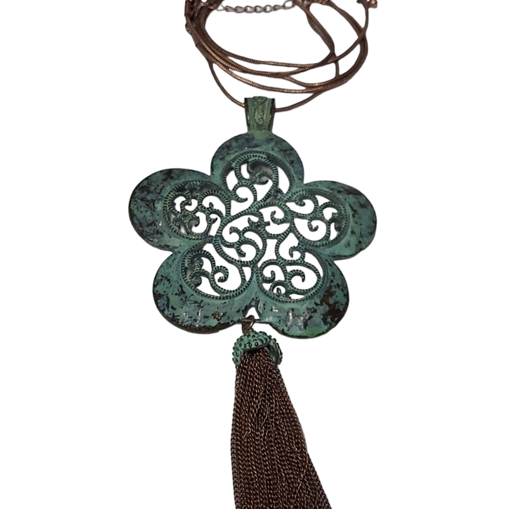 Metal paisley pattern necklace